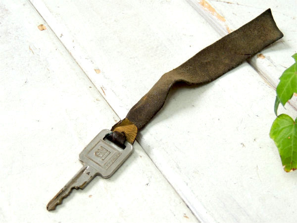 【GM/ゼネラルモーターズ】鍵・ アメリカ・ビンテージ・自動車キー・アメ車・キーホルダー・レザー付き