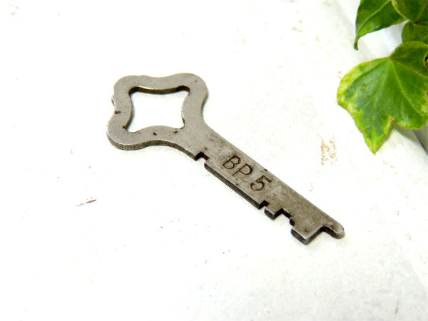 【CORBIN・BP5】鍵・アンティーク家具・キャビネット用の古鍵・オールドキー・USA
