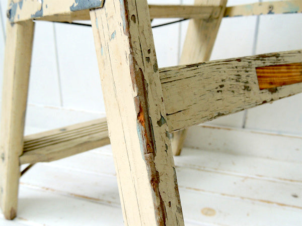 【アイボリー・ペンキ】古い木製・シャビー・アンティーク・ステップラダー・脚立・ガーデニング USA