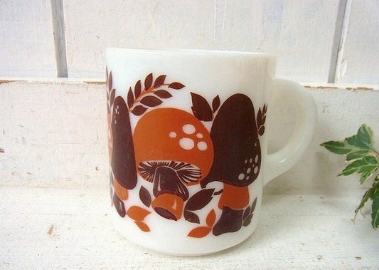 レトロなキノコ柄・ミルクガラス製・ヴィンテージ・マグカップ USA