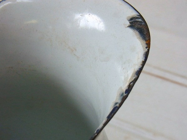 白色のアンティーク・ホーローピッチャー/ジャグ/水差し/ガーデニング USA