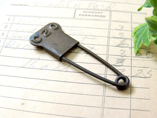 【C 20】ナンバー入り・真鍮製・50'sアンティーク・ランドリーピン/安全ピン USA