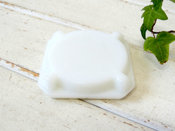 デコ・レトロモダン・八角形 シンプルデザイン・ミルクガラス・ヴィンテージ・灰皿・アシュトレイ・US