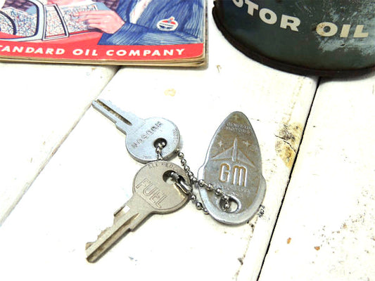 【1956's・GM・スペーシーデザイン】シボレー・キャデラック・キーホルダー・古鍵2本付き