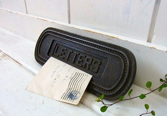 【LETTERS】アイアン製・埋め込み式・アンティーク・レターポスト/レタースロット/郵便受け