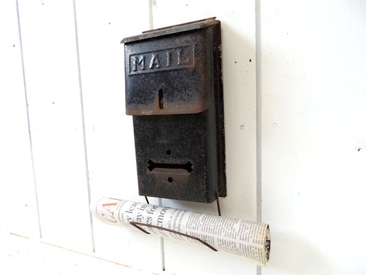 【MAIL・USA】黒色・新聞受け付き・ブリキ製・アンティーク・メールボックス/郵便受け/ポスト