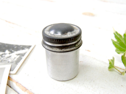 【オールド・カメラ用・写真】小さなヴィンテージ・アルミ製・フィルムケース/USA/容器/収納