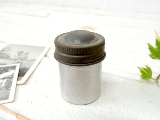 【オールド・カメラ用】②小さなヴィンテージ・アルミ製・フィルムケース/USA/容器/収納/写真