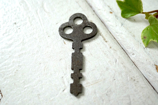 三つ穴 古鍵 KEY アンティーク 鍵 アメリカンビンテージ キー USA キーホルダー