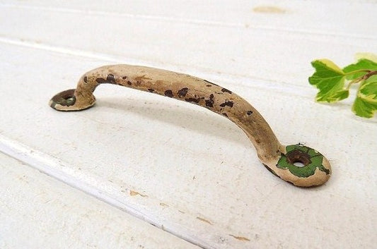 アイボリー色のシャビーなメタル製・アンティーク・取っ手/ドアハンドル/建材 USA