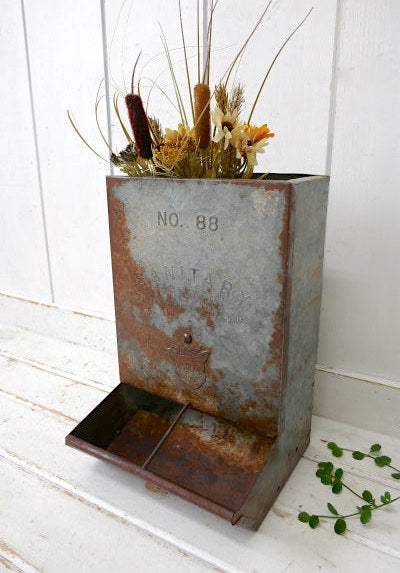 SANITARY FEEDER シャビー・ブタ柄・メタル製・ヴィンテージ・ピッグフィーダー・餌入れ