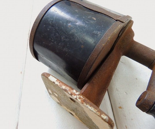 【ウッドハンドル/1つ穴タイプ】アンティーク・ペンシルシャープナー/鉛筆削り/USA/