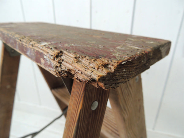 ペンキの付いた木製・アンティーク・ステップラダー/脚立