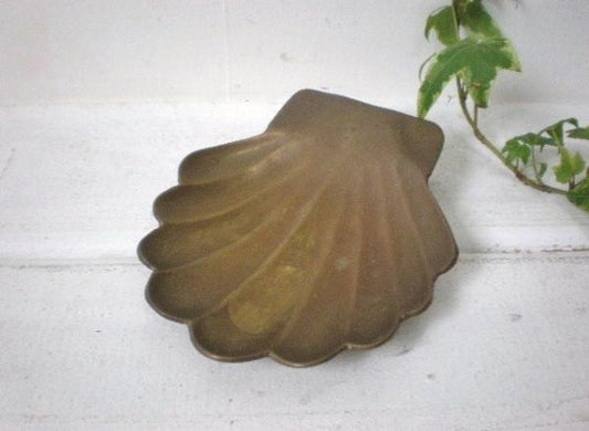 シェル型・真鍮製・脚付きの小さなアンティーク・ソープディッシュ/石鹸置き/トレイ