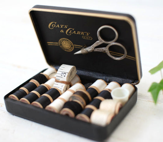 【Coats & Clark】糸巻き&ハサミ付き・小さなヴィンテージ・ソーイングセット/裁縫箱