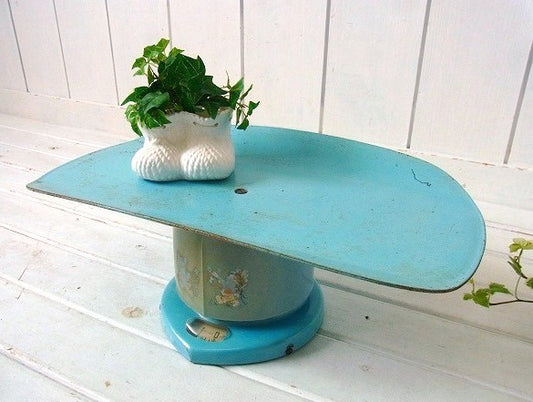 水色のシャビーなアンティーク・ベビースケール/量り USA