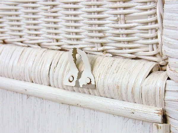 扉付き・白色のシャビーなアンティーク・ウィッカーシェルフ/飾り棚 USA