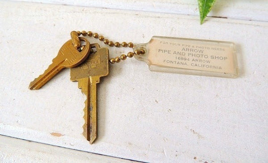 【CALIFORNIA/ネームキーホルダー】USA・ビンテージ・真鍮製の鍵2本付き