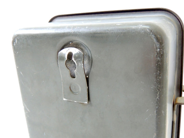 【MALIBU・エンボス】メタル製・ヴィンテージ・ツールボックス(電気コード収納)