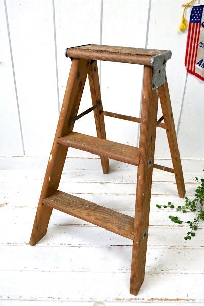 シャビーシック ペンキの付いた木製・アンティーク・OLD・ステップラダー・脚立・ステップツール