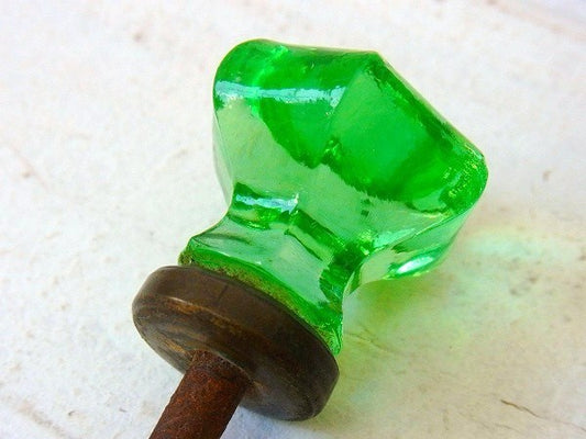 【ドアノブ・ウランガラス】小さなアンティーク・ガラスノブ・取っ手・USA・インテリア・建材・パーツ