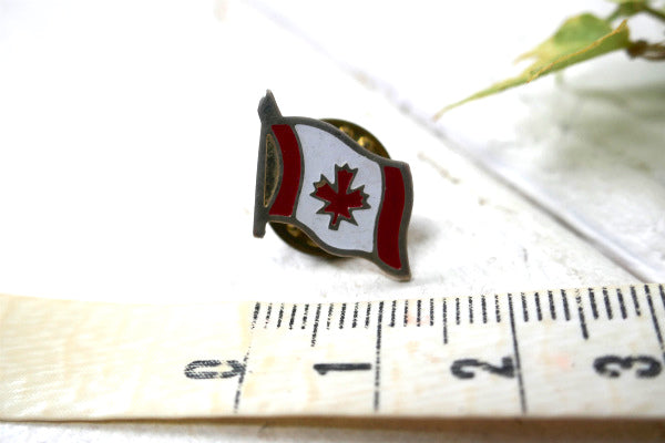 【CANADA・カナダ国旗】なびく旗・国旗柄モチーフ・ヴィンテージ・ピンズ・バッジ