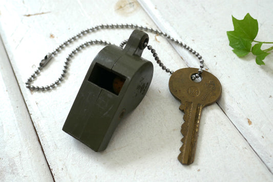 U.S.N. 1944's 海軍 ヴィンテージ・ミリタリー・ホイッスル 呼び笛 鍵&チェーン付き