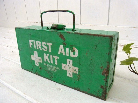 【FIRST AID KIT】緑色のシャビーなヴィンテージ・救急箱/ファーストエイド USA
