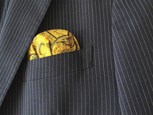 【Hanky Co】ペイズリー柄・紳士用・ヴィンテージ・ポケットチーフ・アクセサリー①イエロー×黒