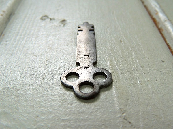 【STAMFORD/YALE/三つ穴/古鍵】アンティークキー・USA・ビンテージ・キー