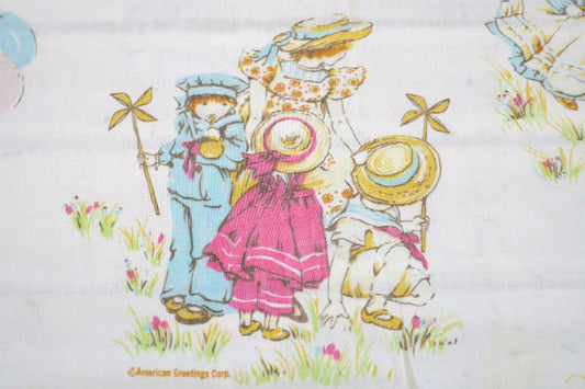 【ホリーホビー】HOLLY HOBBIE・レトロな遊び柄・ヴィンテージ・ユーズドシーツ(フラット)