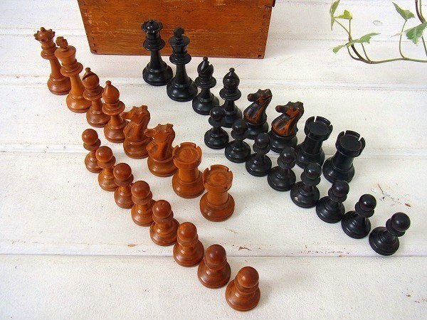小さな木箱入り・アンティーク・チェス駒/チェス用具 USA