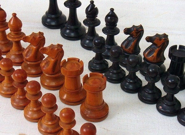 小さな木箱入り・アンティーク・チェス駒/チェス用具 USA