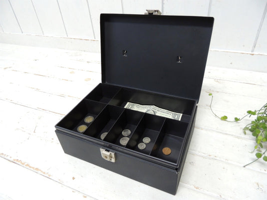 【ブラックカラー】2段式・メタル製・ヴィンテージ・キャッシュボックス・金庫・持ち手ハンドル付き