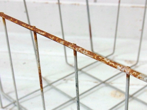 シャビーなヴィンテージ・ワイヤーバスケット/カゴ USA