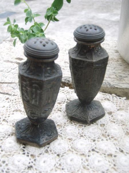 アンティーク アイアン製・ソルト&ペッパー