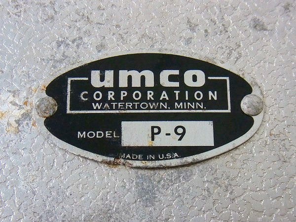 【UMCO】アルミ製・ヴィンテージ・タックルボックス・MODEL P-9/フィッシング USA