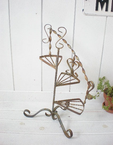 螺旋階段状・シャビなアンティーク・ディスプレイ・スタンド/シェルフ USA