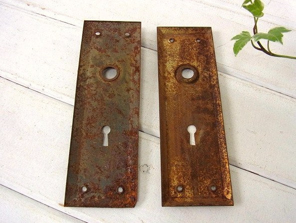 【真鍮製・ドアプレート】シャビーなドア金具・アンティーク/鍵穴/建材/USA