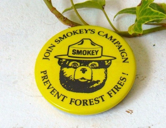 【スモーキーベア】黄色・ヴィンテージ・缶バッジ USA