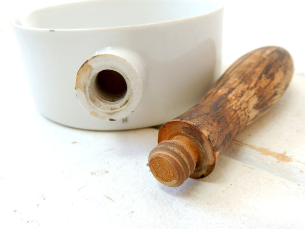 【西ドイツ製・H↓】美しいデザイン・白磁・ヴィンテージ・陶器製・ポッタリー・片手鍋・木製ハンドル