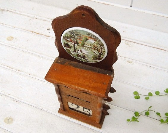 Enesco オキュパイドジャパン THE HOMESTEAD IN WINTER タイル付き ノスタルジックな木製 アンティーク デスクカレンダー 卓上カレンダー