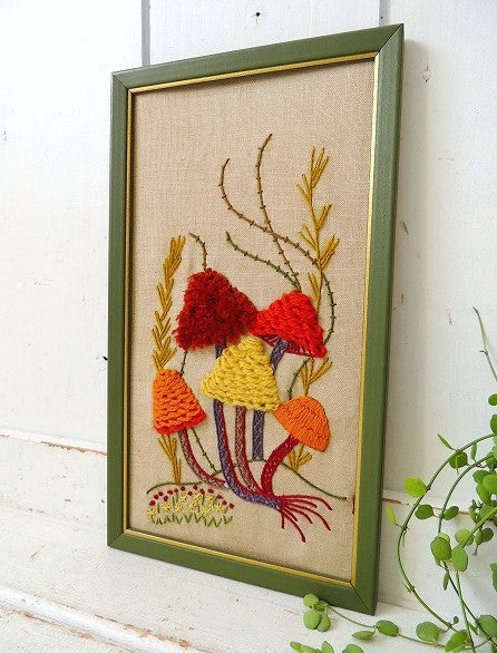 【1960's~/キノコ/きのこ柄/刺繍/ハンドメイド】ビンテージ・刺繍フレーム/壁飾り・USA ①