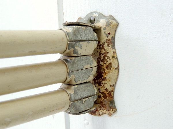 アイボリー色・3連スイングアーム・木製・アンティーク・タオルハンガー・タオルフック・シャビー