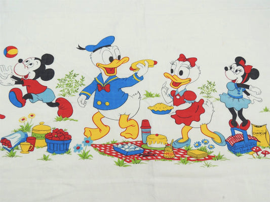 【ミッキー&フレンズ】ピクニック柄・ヴィンテージ・ユーズドシーツ(フラットタイプ) USA