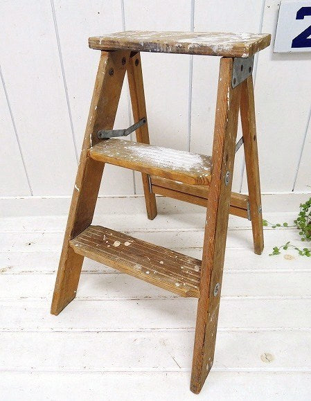 アメリカ製・白いペンキの付いた木製・アンティーク・ステップラダー 脚立