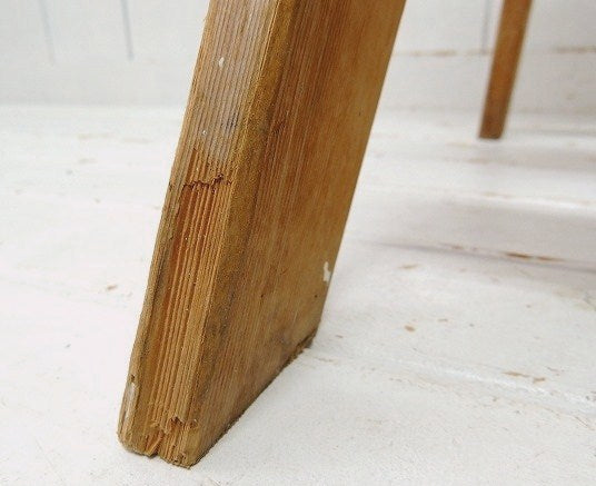 アメリカ製・白いペンキの付いた木製・アンティーク・ステップラダー 脚立