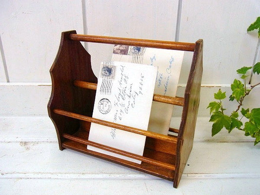 木製の小さなアンティーク・レタースタンド USA