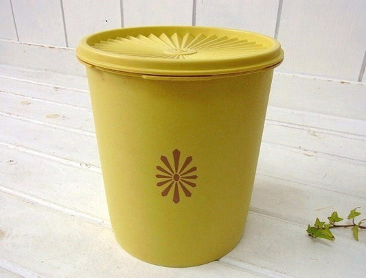【タッパーウェア】Tupperware・クリーム色・ヴィンテージ・キャニスター(M) USA