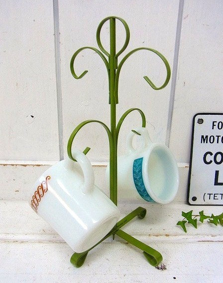 オリーブグリーン色・ヴィンテージ・アイアン製・マグツリー/マグカップホルダー
